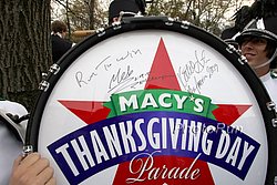 Keflezighi-Drum1-Macys09.jpg