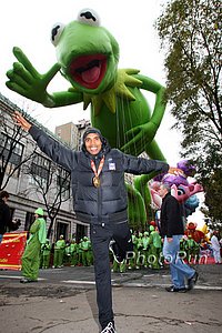 Keflezighi-Kermit1-Macys09.jpg