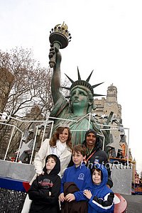 Keflezighi-Stam-Kids#92D3F8.jpg
