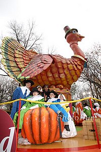 Keflezighi-Turkey-Macys09.jpg