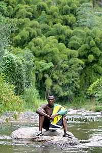Bolt_Usain-River1d-J#B1F075.jpg