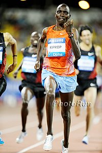 Asbel Kiprop Trying to Win the 800m