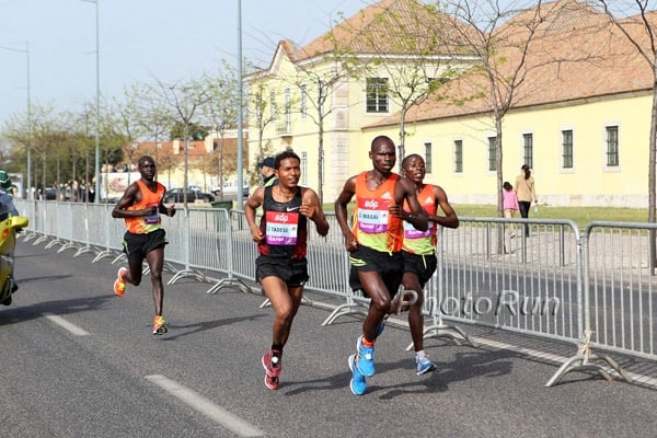 Men's Lead Pack: Gilbert Masai and Zerzenay Tadese