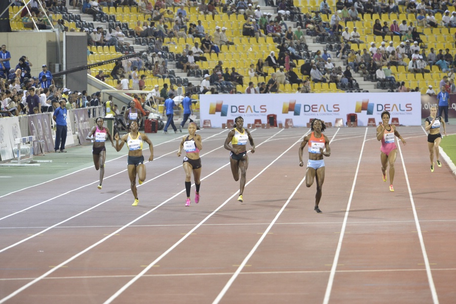 Women's 400m: Amantle Montsho Over Allyson Felix