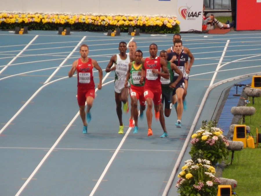 First Lap Solomon LEads and Symmonds Moves Up on Outside
