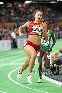Women's 800m Final Photos: Laura Roesler