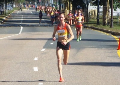 Molly Huddle jumps out to an early lead in the 2015 USA 10-K Championships at the Tufts Health Plan 10-K for Women (Photo by Chris Lotsbom for Race Results Weekly)