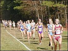 That's last year's runner-up Sabrina Monro way back on the left in purple. Struggling with achilles tendinitis, she finished 78th. 