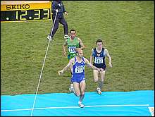 Driss Maazouzi of France and Torres of USA in 11th