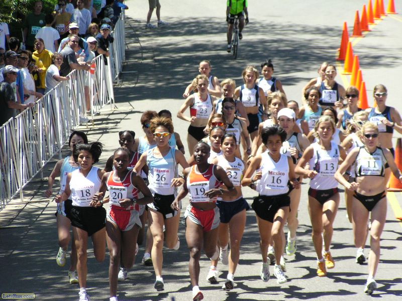 The Women's Pack At the Start