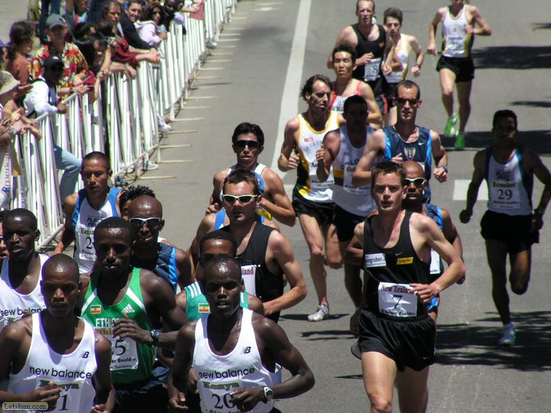 Alan Culpepper Letting a Gap Develop on the 3rd Mile