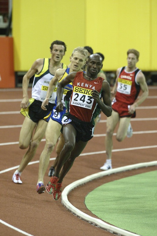 Bernard Lagat on Way to Winning His Heat