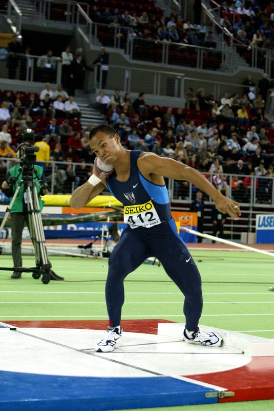 Bryan Clay in Shot (2)