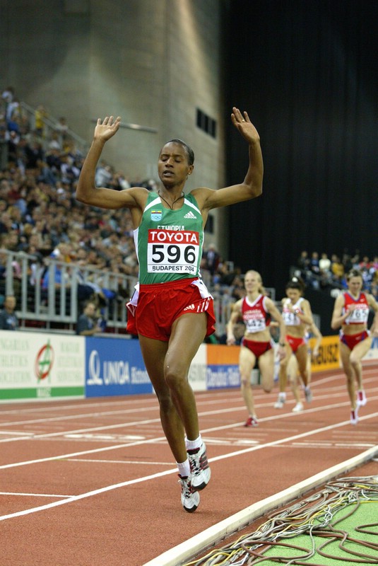 Kutre Dulecha Raising the Roof after her 1500m gold