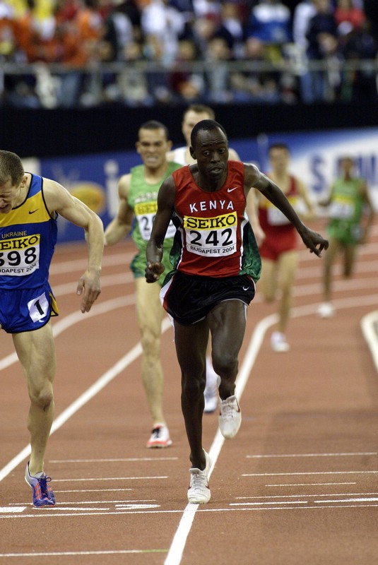 Paul Korir Grabbing 1500m Gold by a Lean