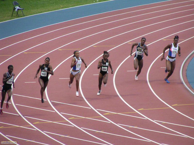 Women's 200m Photos coming off the bend