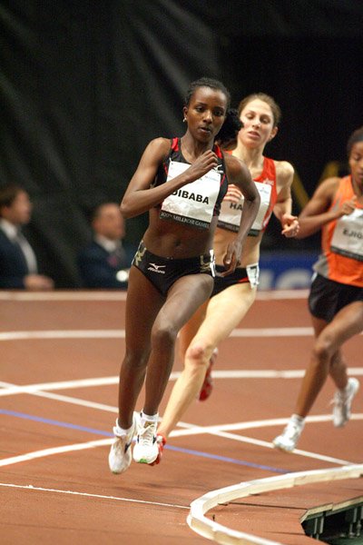 Dibaba-Hall-Millrose07.JPG