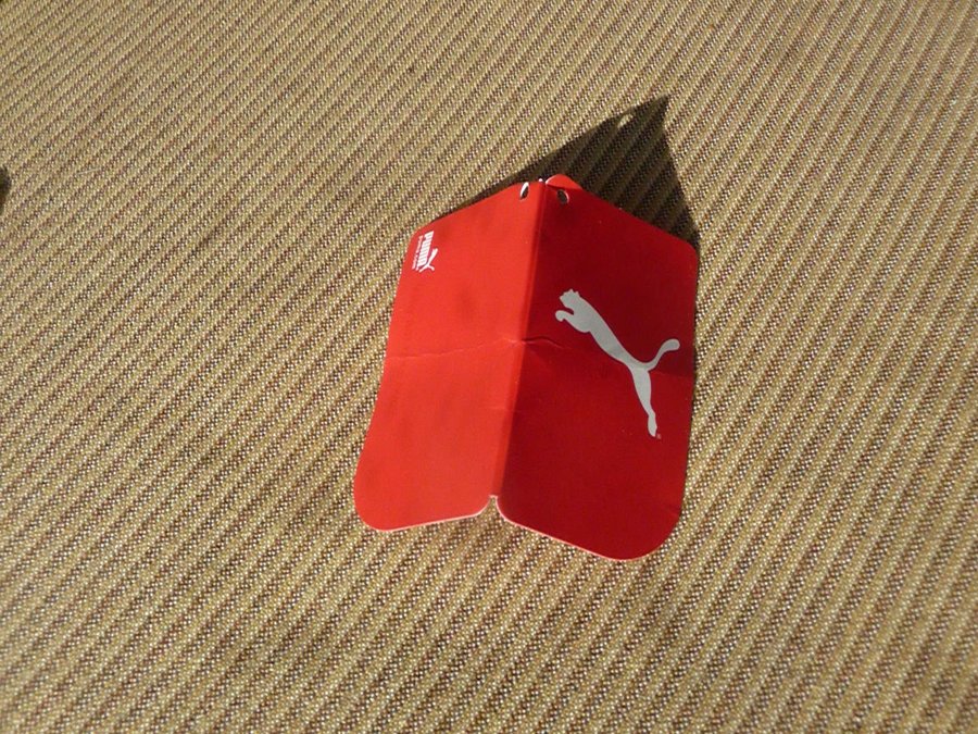 I forgot to mention that before one even gets the shoe unwrapped, it's clear that the look of the shoe is key to Puma as shown by this card on the Faas 400.