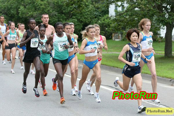 WomenLeaders-Beach2B08.JPG