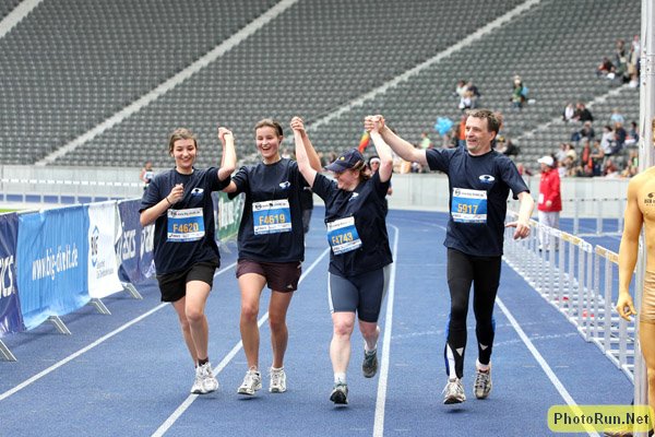 HappyFinishers-Berlin25k08.JPG