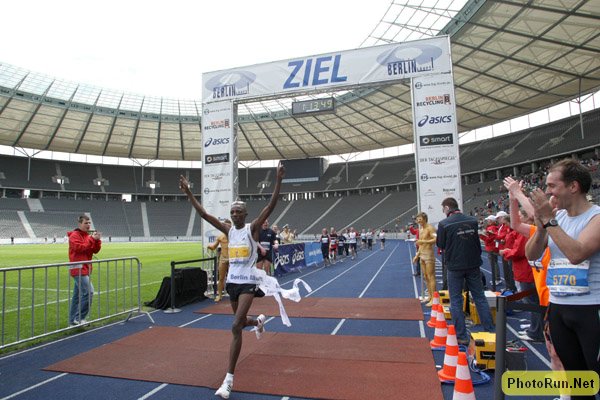 Karuku_SamuelFH-Berlin25k08.JPG