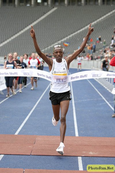 Karuku_SamuelFV-Berlin25k08.JPG