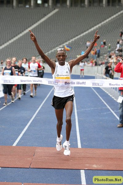 Karuku_SamuelFV1-Berlin25k08.JPG