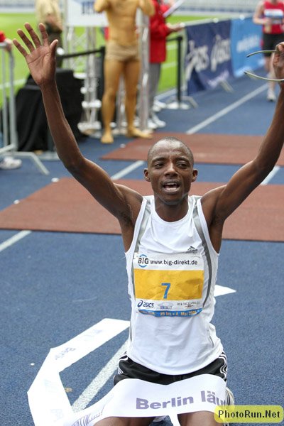 Karuku_SamuelR-Berlin25k08.JPG