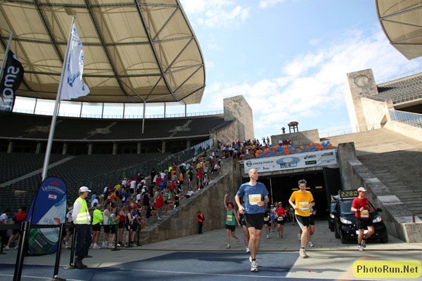 MarathonTunnel-Berlin25k08.JPG