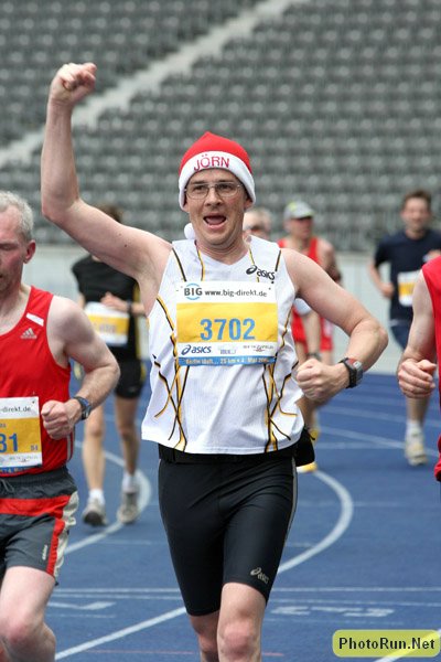SantaAlready-Berlin25k08.JPG