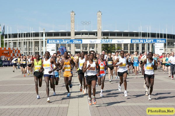 Start1-Berlin25k08.JPG