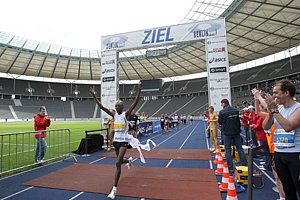 Karuku_SamuelFH-Berlin25k08.JPG