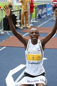 Karuku_SamuelR-Berlin25k08.JPG