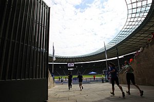 MarathonTunnel1-Berlin25k08.JPG