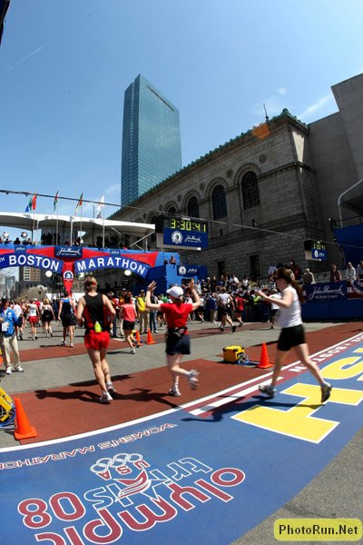 FinishLineFEV1-Boston08.JPG