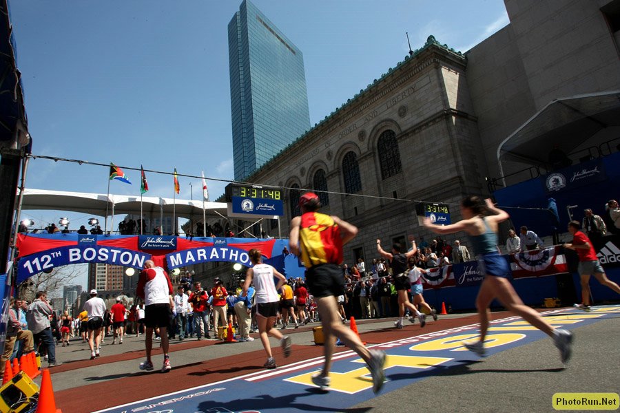 FinishlineWide1ab-Boston08.JPG