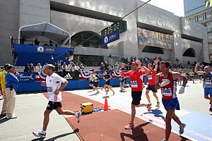 FinishLineWide-Boston08.JPG