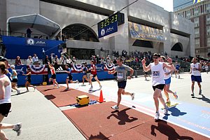 FinishLineWide1-Boston08.JPG