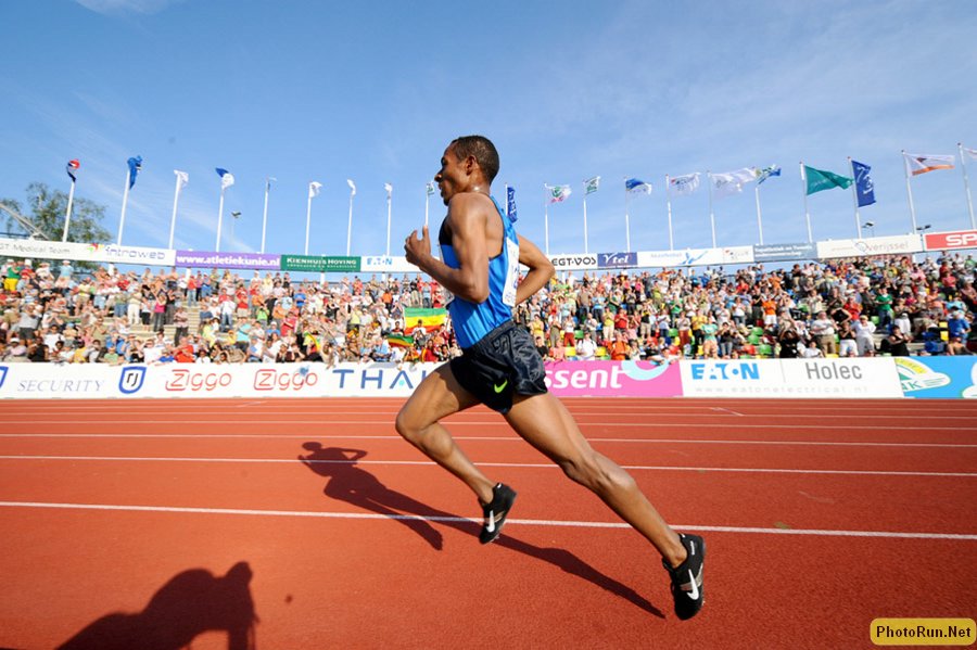 Bekele_KenenisaW-Hengelo08.jpg