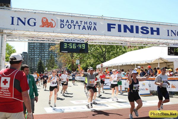 FinishLineHappy-INGottawa08.JPG