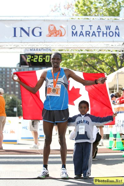 Macharia_GiitahFL1-INGottawa08.JPG