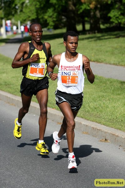 Molla-Cheruiyot-INGottawa08.JPG