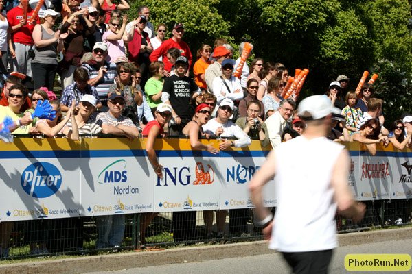 Spectators1a-INGottawa08.JPG