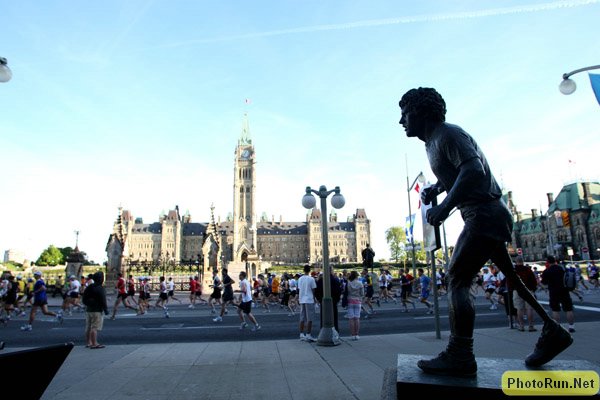 TerryFoxStart-INGottawa08.JPG
