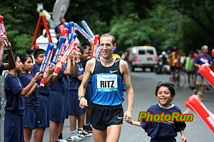 Ritzenhein-NYRRkids-NYChalf08.JPG