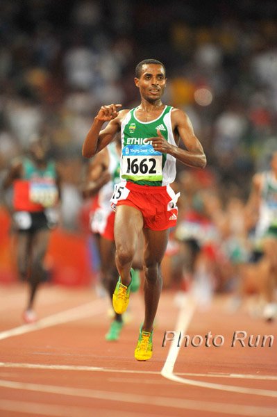 Bekele_KenenisaFV1_O#1C82C8.jpg