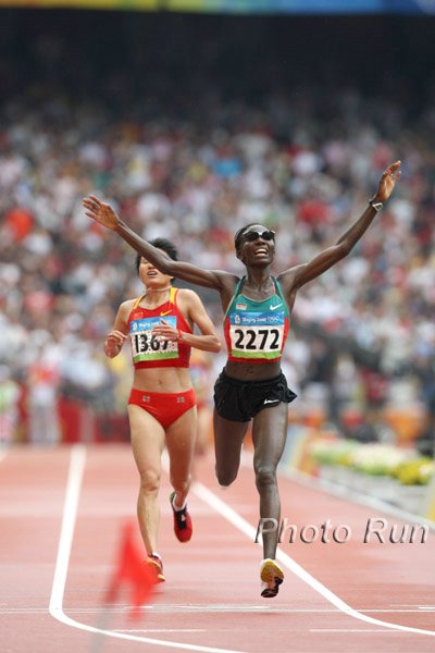 Ndereba-ZhouFV-OlyGames08.jpg