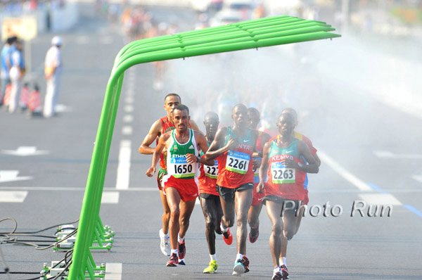 LeadersWaterSpray_Ol_1D5944.jpg