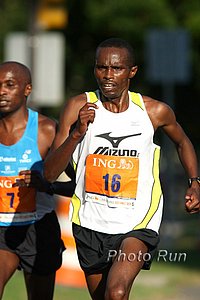 Nthiwa_Patrick-PhillyHalf08.jpg
