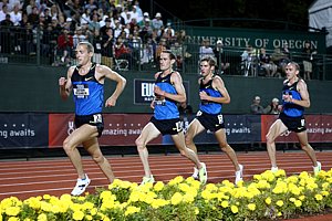 M10km2ndPackFlowers-USOlyT08.JPG